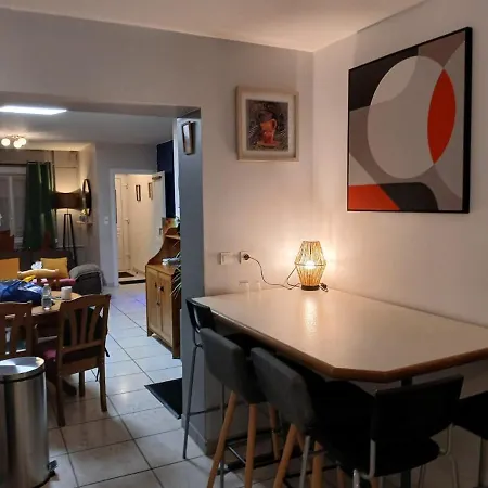 Prázdninový dům Grande Maison A Cote Du Metro, Proche De Lille